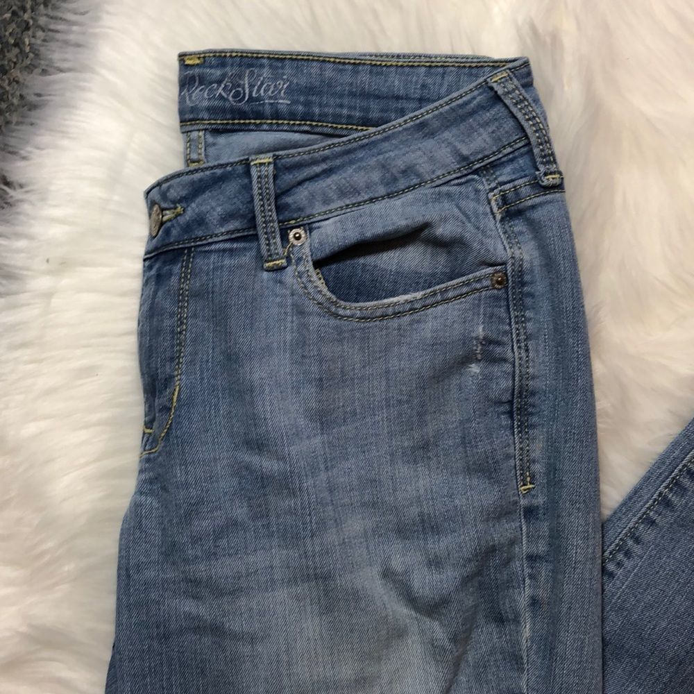 Old Navy Rock Star Distressed Light Wash Jeans 8 - Picture 3 of 16
